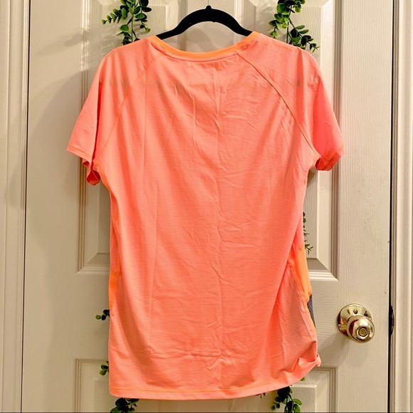 Under Armour workout top - Picture 2 of 3